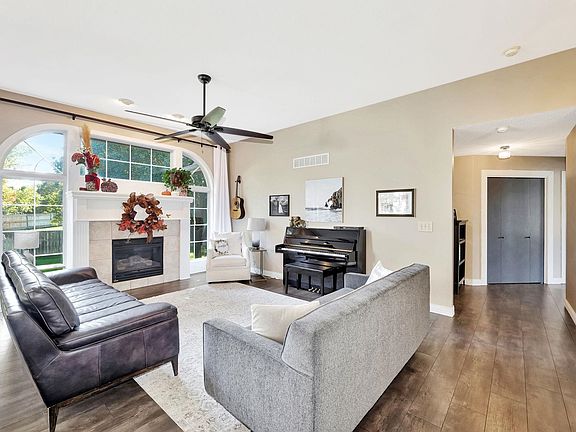 4th image of 306 Cypress Ct