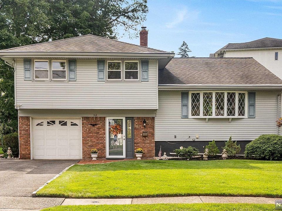 1st image of 312 Neumaier Dr