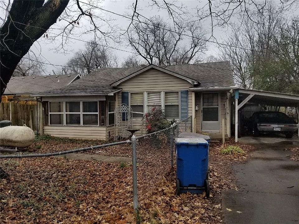 1st image of 301 SE Henry St