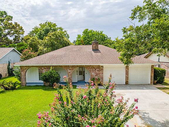 3rd image of 8819 Stone Brook Ln