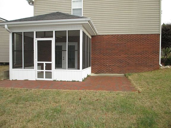 Screened in porch