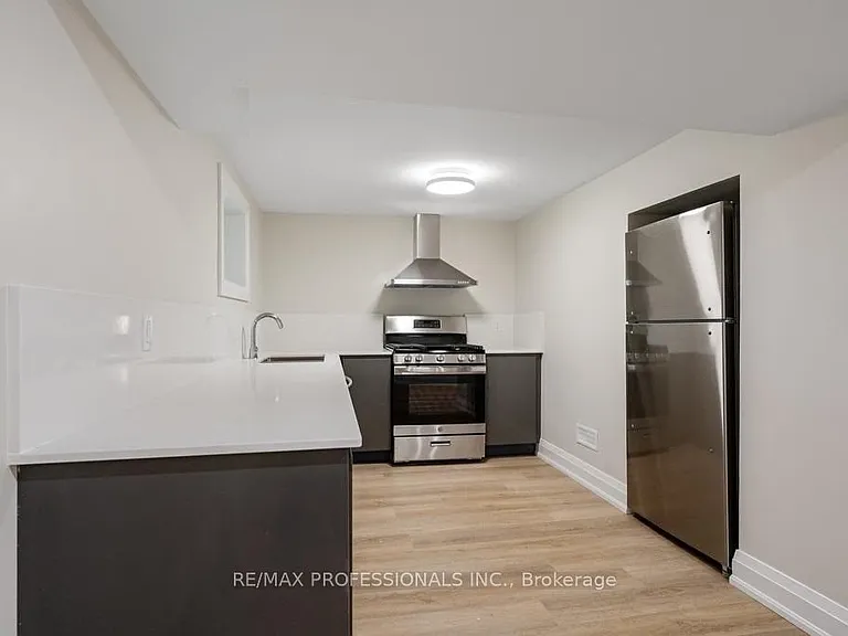 1327 Royal Dr #LOWER — Photo 8