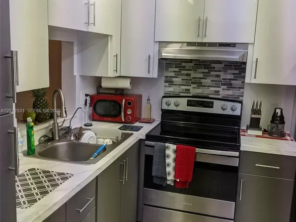 233 NE 14th Ave APT 205, Hallandale, FL 33009