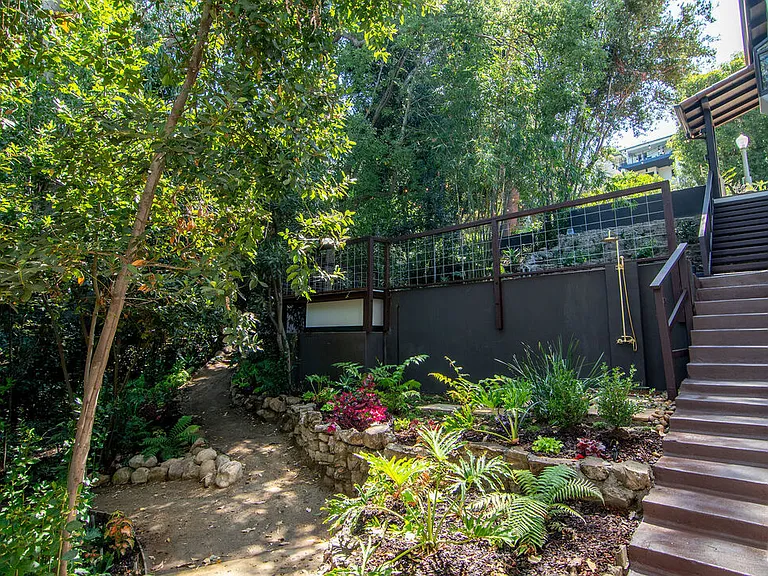 3475 N Knoll Dr — Photo 37