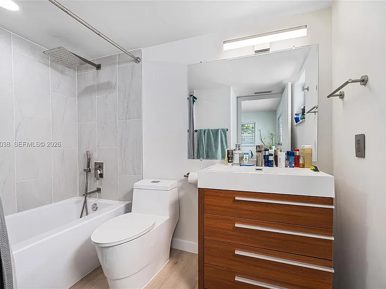 1900 Meridian Ave #204 — Photo 24