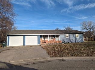 613 Random Ct, Hesston, KS 67062