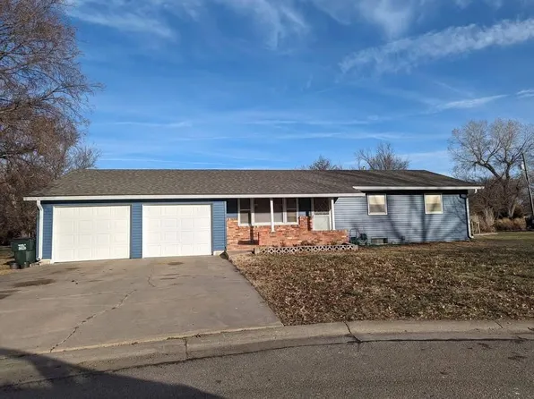613 Random Ct, Hesston, KS 67062