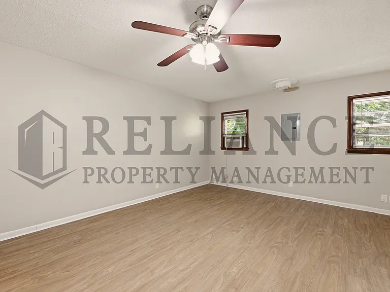 2917 S Walnut St — Photo 33