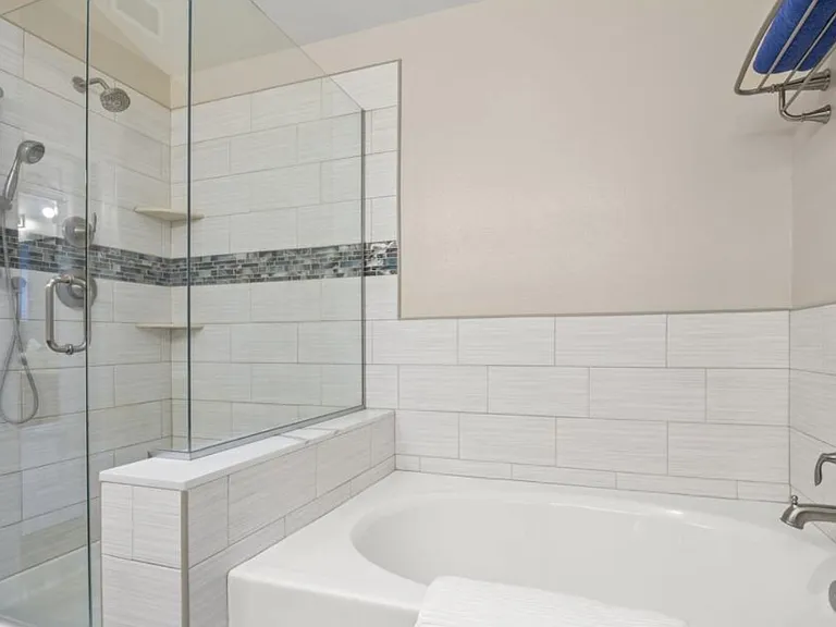 1323 Lost Point Ln — Photo 23