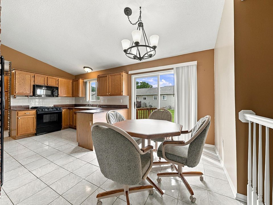 221 Superior Ave, photo 3