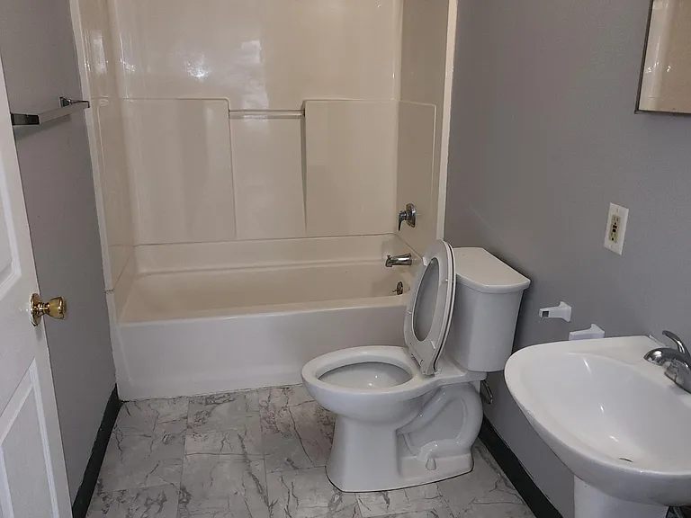 616 Locust St #1 — Photo 5