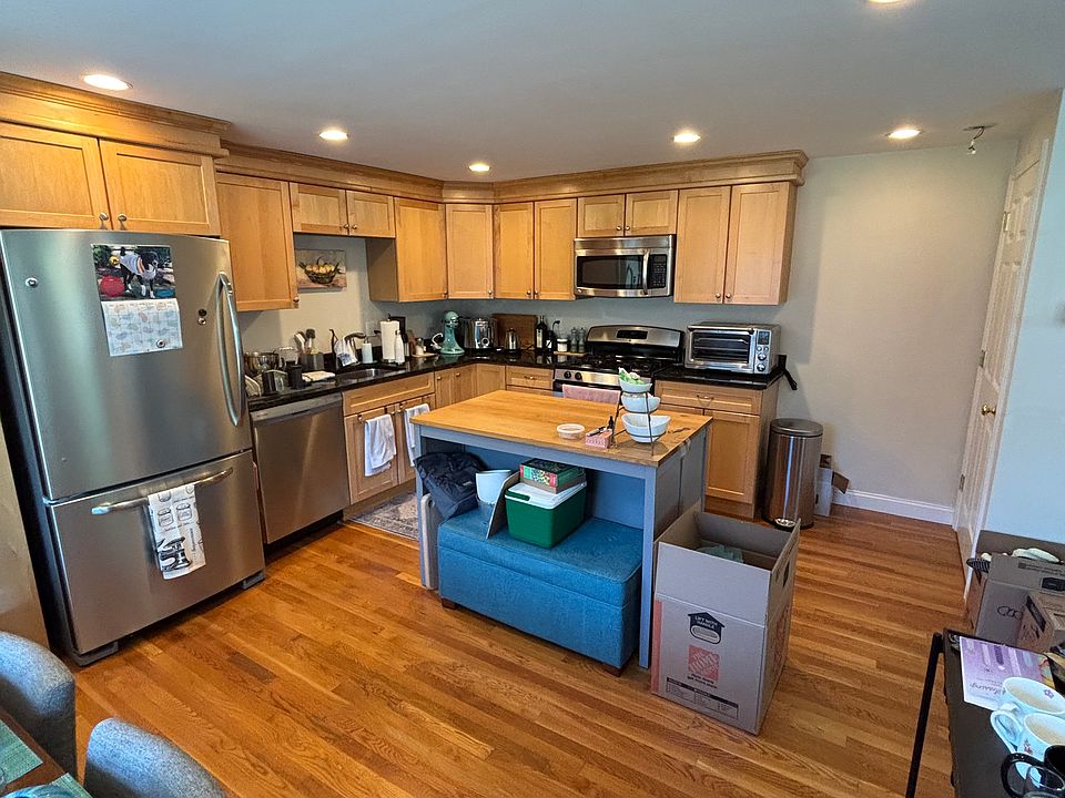 1st image of 435 Windsor St #1