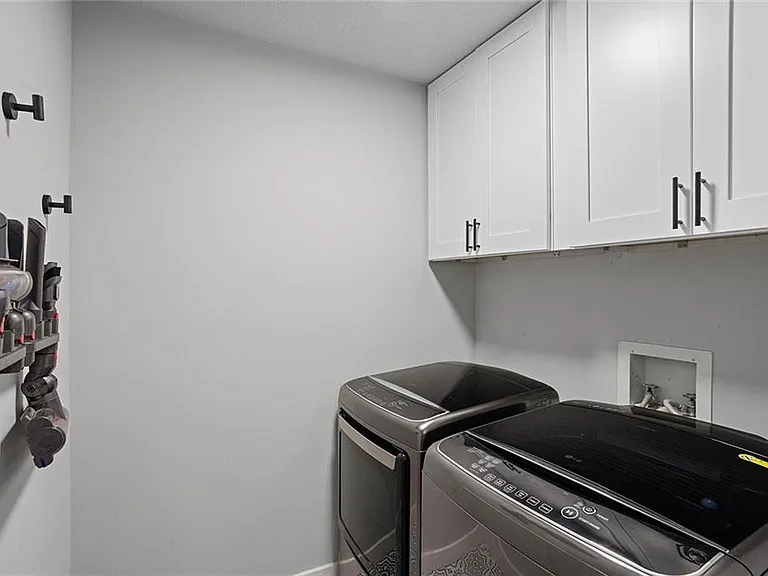 1185 Jamestowne Trl — Photo 9