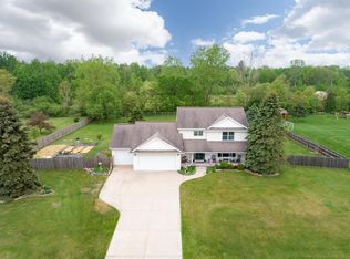 2707 N Heyward Cir, Midland, MI 48642