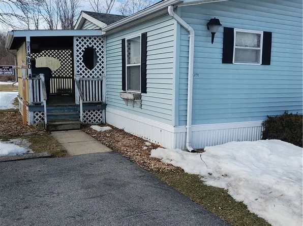 1400 Elderberry Pl, Niagara Falls, NY 14304