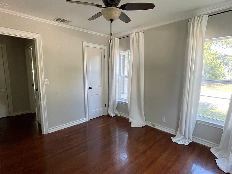 4300 Valentine St — Photo 16