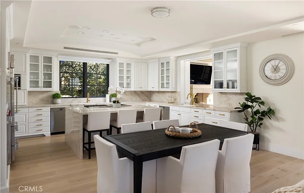 4 bed, 4.5 bath, 5029 sqft, $35,000 — Photo 3