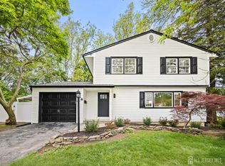 8 Surrey Ln, East Brunswick, NJ 08816