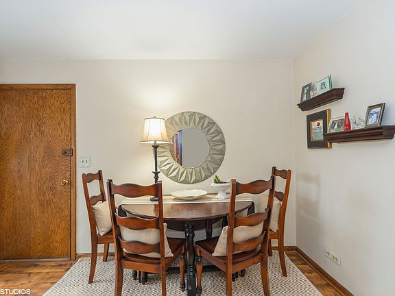 4th image of 6533 N Northwest Hwy APT 3C