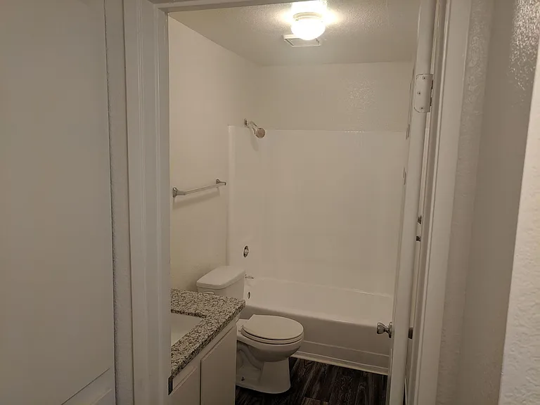 Garfield Court Apartments — Photo 9