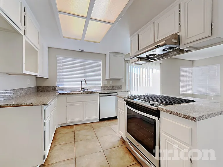 15473 Casa Grande St — Photo 4