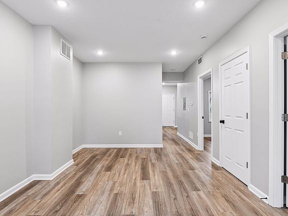 4th image of 301 17th Ave NE #311L