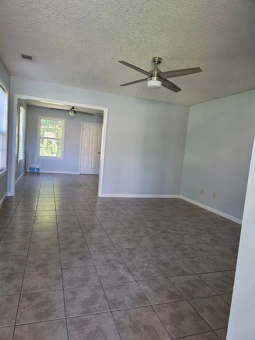 3 Bed 2 bath ready to move in — Photo 3