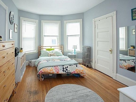 3rd image of 3 Kinnaird St APT 3