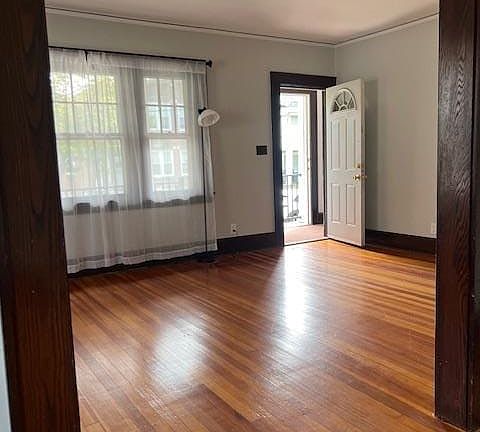 3rd image of 10 Warman St Floor 1