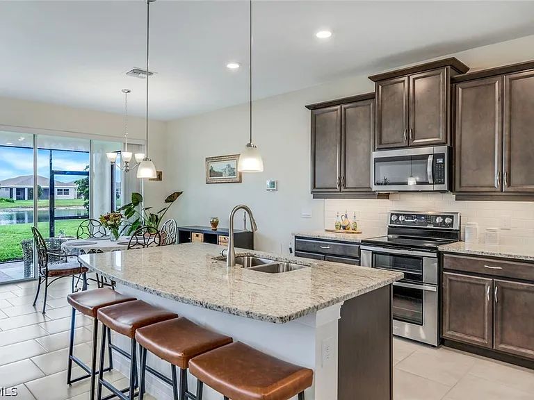 421 Coral Reef Pl — Photo 8