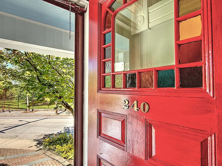 240 Brown St #2 — Photo 46
