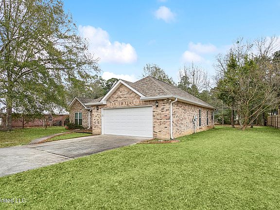 2nd image of 211 Hilltop Dr