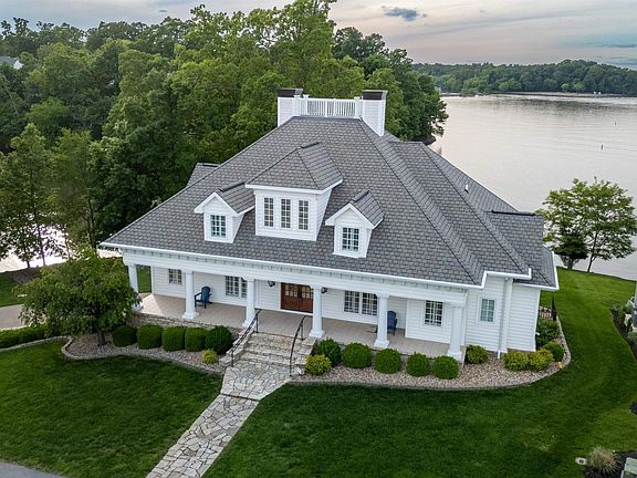 2nd image of 720 Bay View Dr W