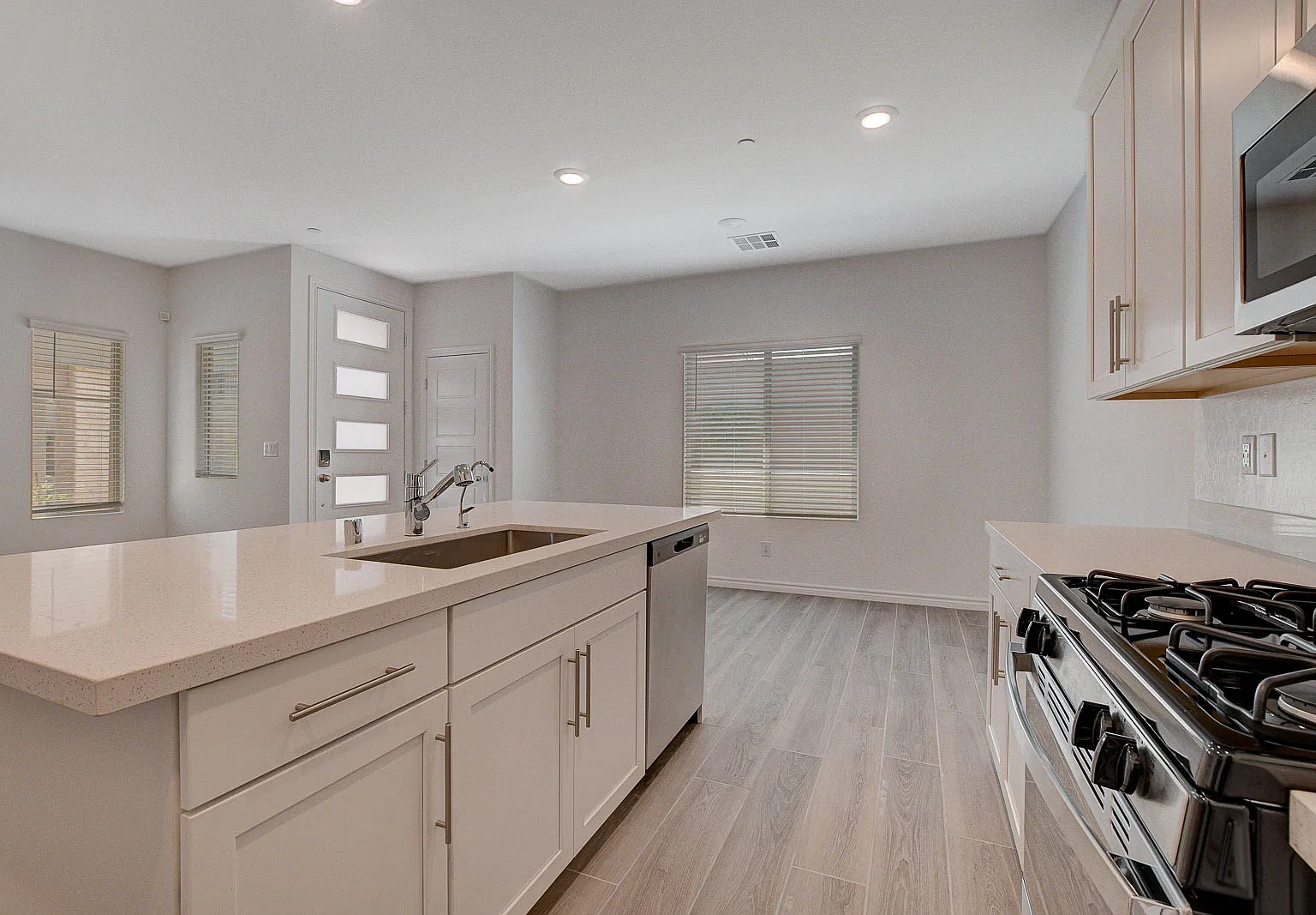 4 bed, 1956 sqft, $2,750 — Photo 4