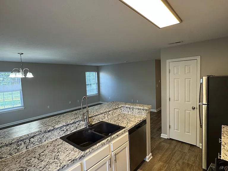1039 S Rangeline Rd — Photo 7