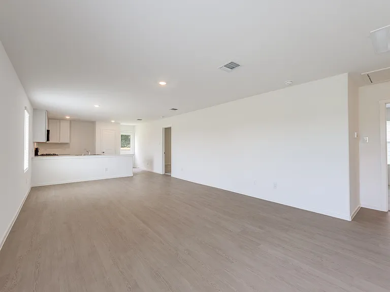 1301 Salton Ln — Photo 2