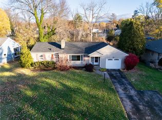 32 Valley Brook Rd, Penfield, NY 14526