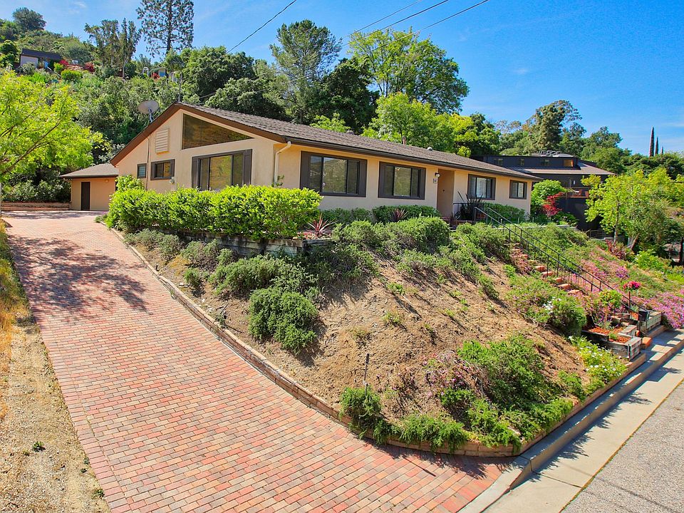 1st image of 3014 Cornwall Dr