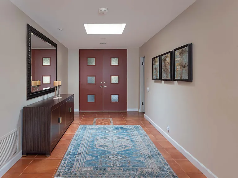 132 Yale Dr — Photo 3