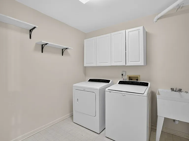 16801 Old Field Ln — Photo 3