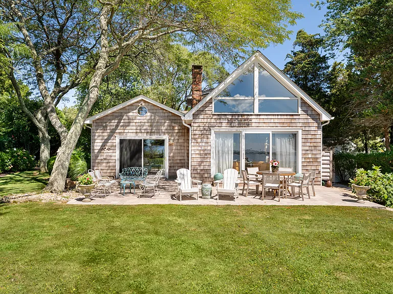 529 Peconic Bay Blvd — Photo 39