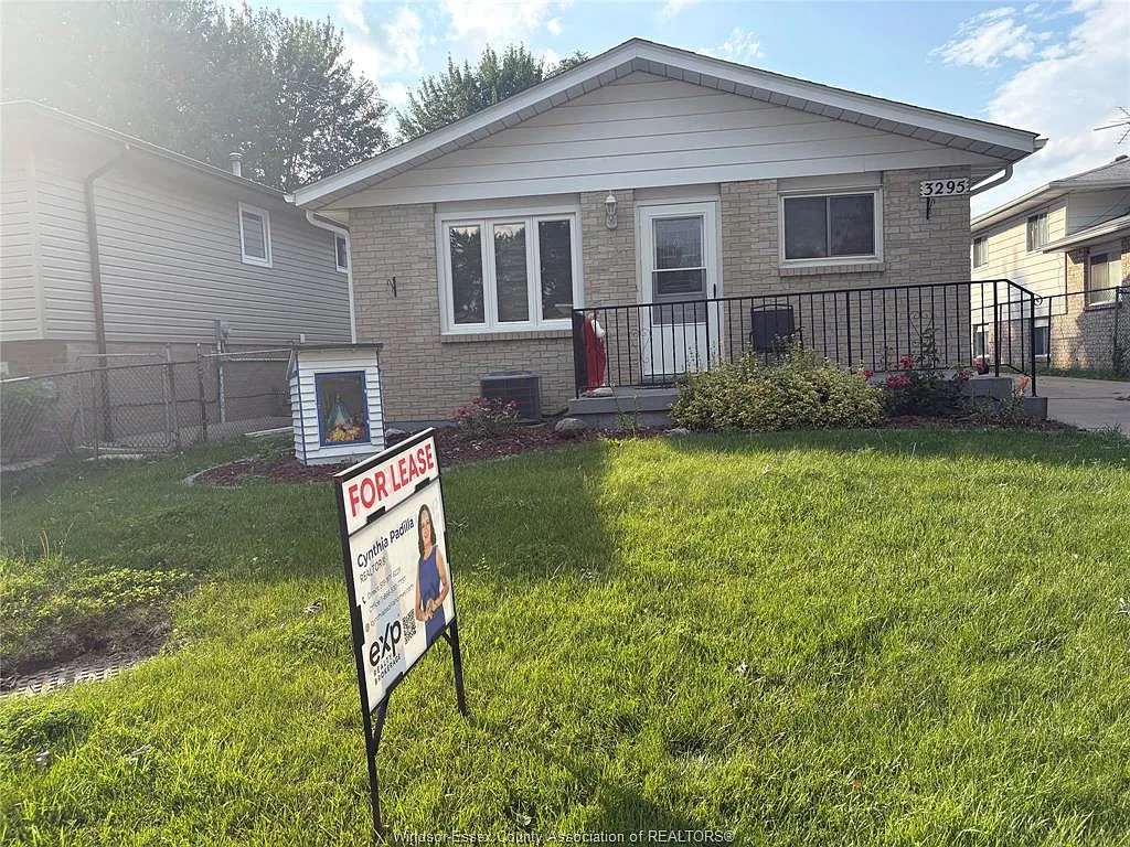 3 bed, $2,400 — Photo 2