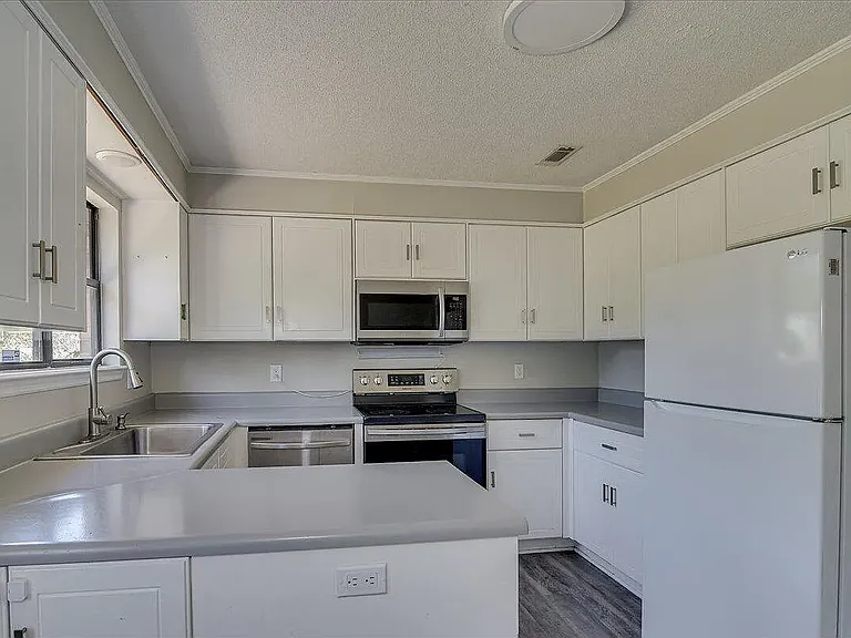 2339 Moncrieff St — Photo 3