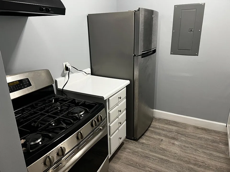 Kitchen w/stainless steel appliances