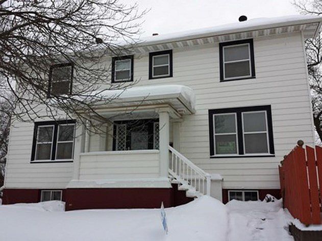 1st image of 216 E 21st St