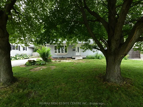 15 Miller Dr, Hamilton, ON L9G 2H9