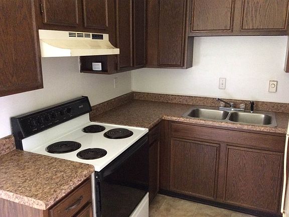 3rd image of 812 Mitchell Dr