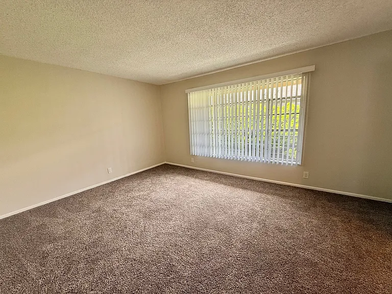 1030 E Carson St #F — Photo 10