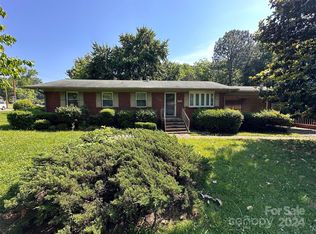 4601 Hidden Valley Rd, Charlotte, NC 28213