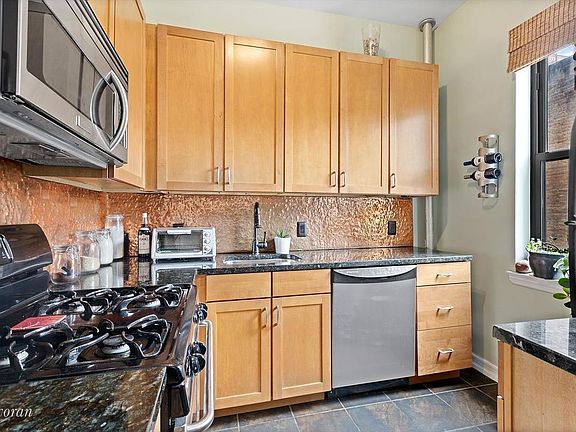 4th image of 430 Clinton Ave APT 2E